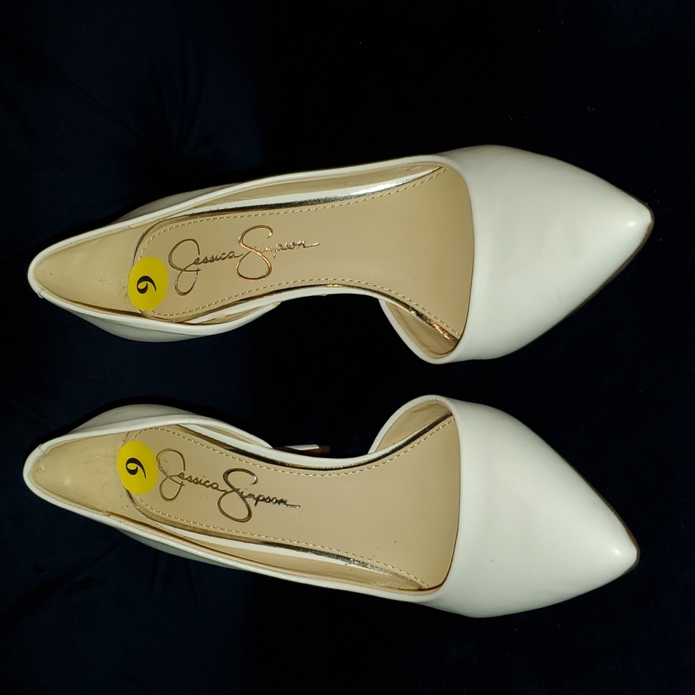 Heels, pumps